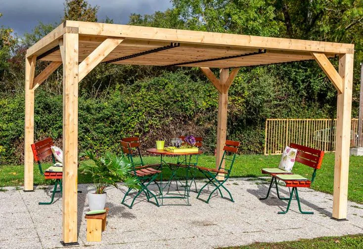Pergola en bois avec ventelles mobiles